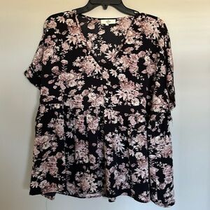 Like New Entro Size Large Top Black w/Floral Pattern